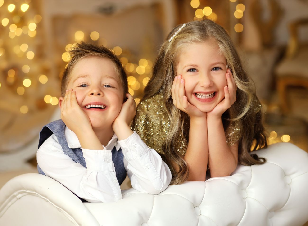 Vánoční focení dvou dětí v luxusním dětském ateliéru | © Fotoprome.cz