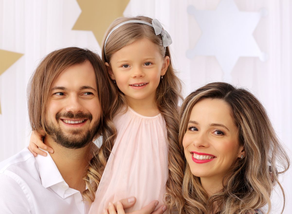 Společná rodinná fotografie s vánočními hvězdami