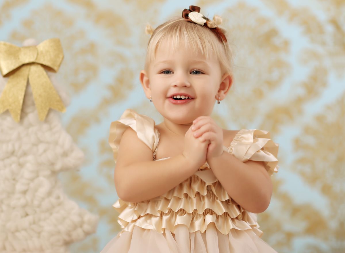 dddŠťastné dítě na vánoční fotografii ve fotoateliéru | © Fotoprome.cz