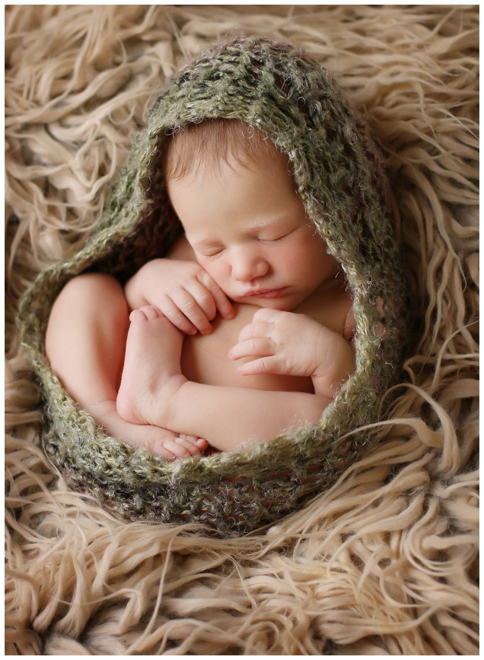 Newborn focení novorozeného chlapečka s čepičkou | © Fotoprome.cz