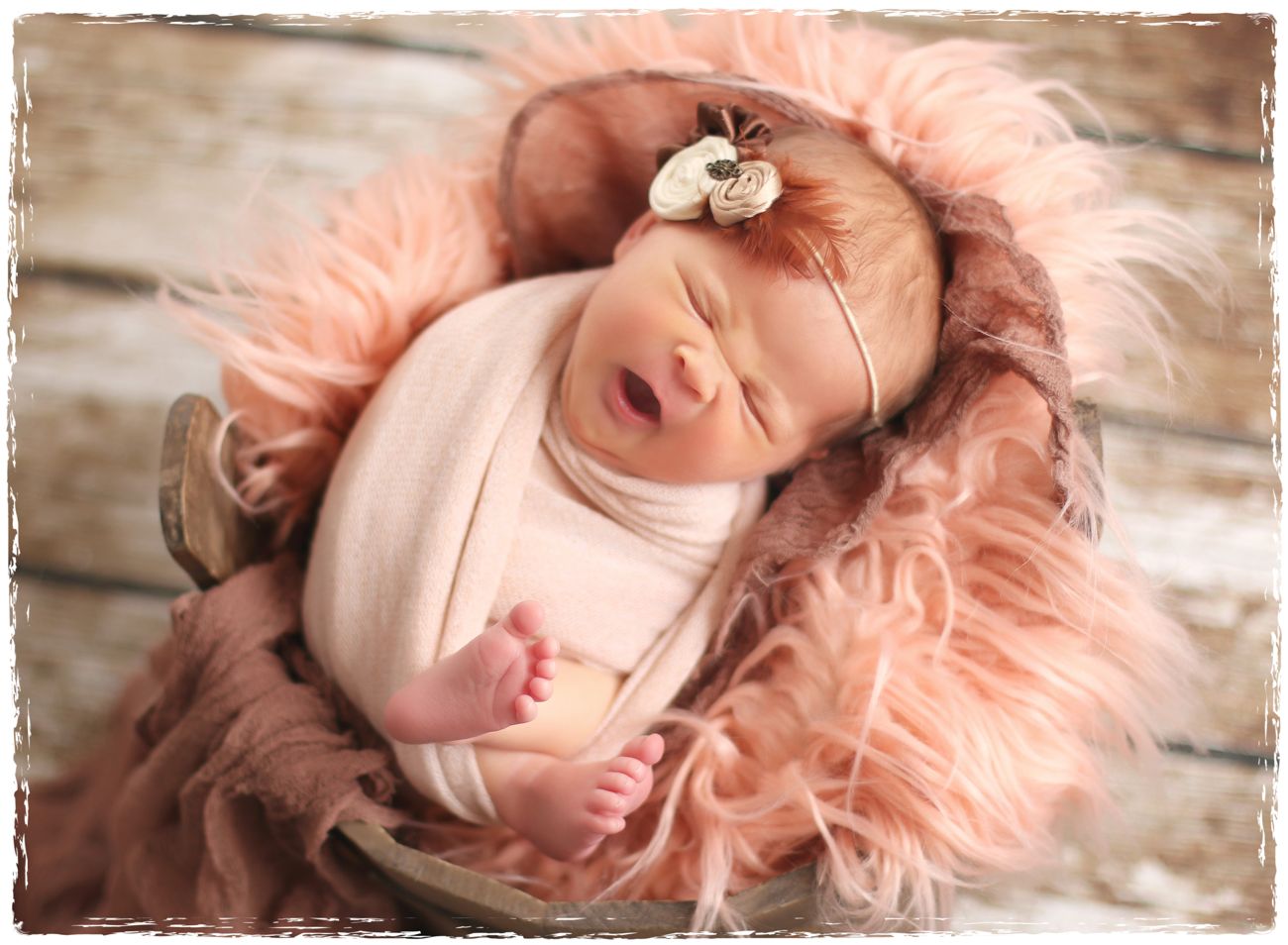 Newborn fotografie v hnízdečku Newborn fotografie v hnízdečku
