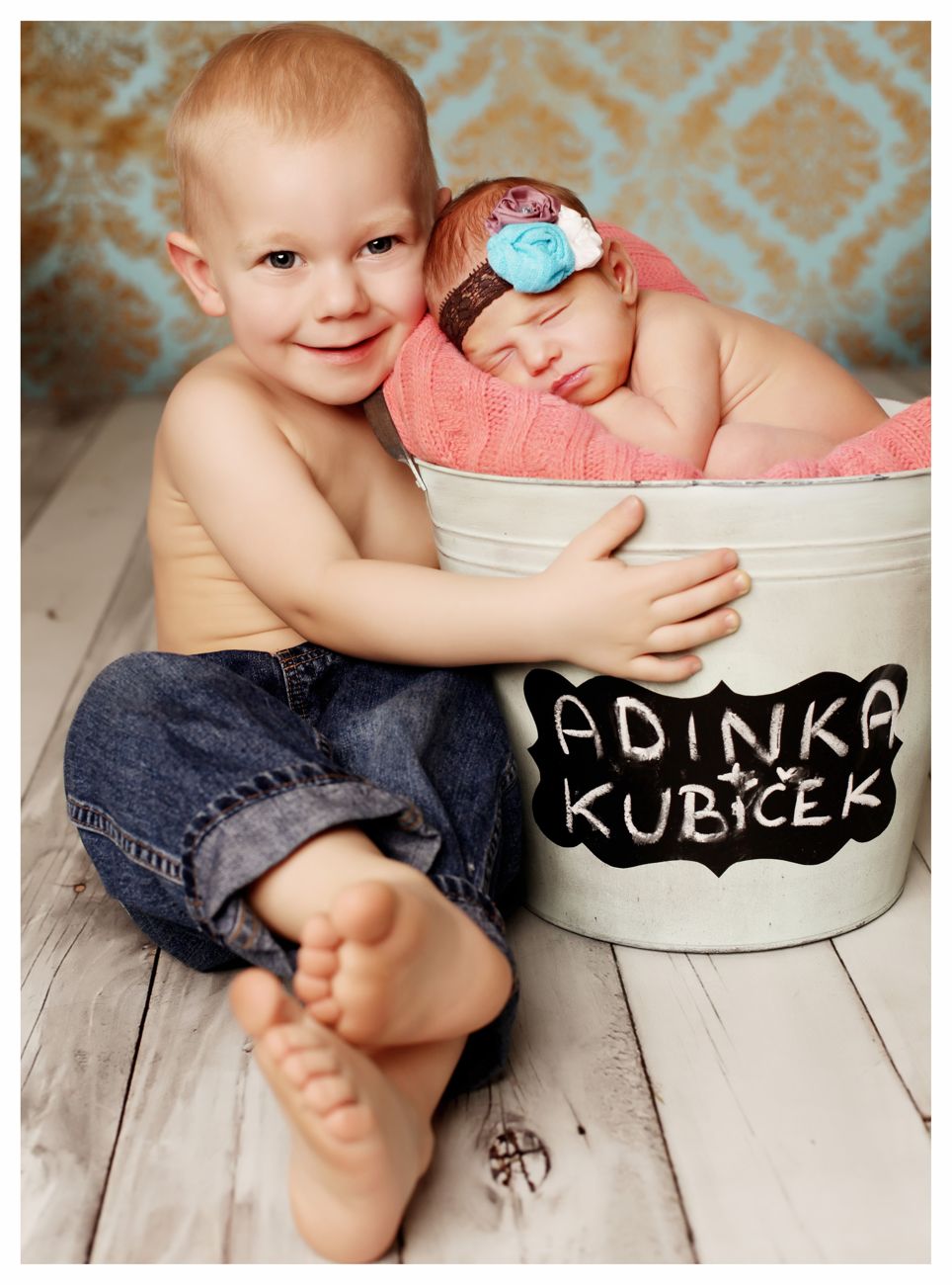 Novorozenecké fotografování se sourozencem