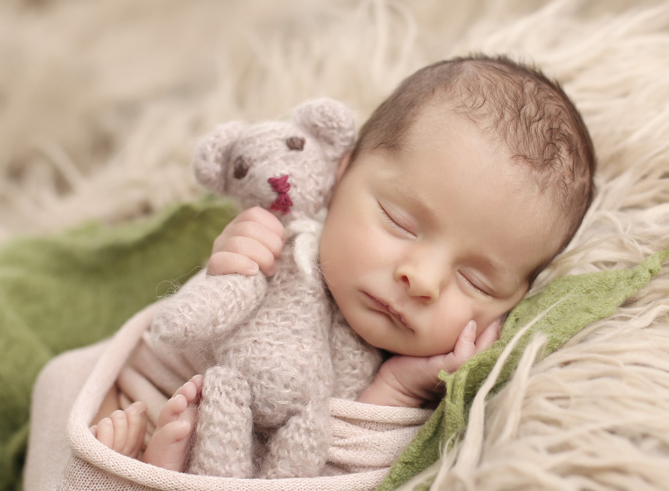 Newborn focení s rekvizitami - medvídek Newborn focení s rekvizitami - medvídek